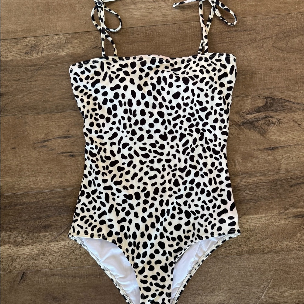 Stylish Black and White One Piece Swimsuit